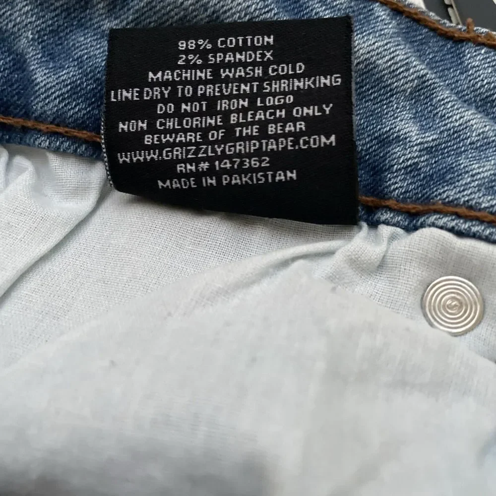NWT‎  Grizzly Griptape Blue Jeans Med. Wash Straight Fit Stretch Sz. 31x34